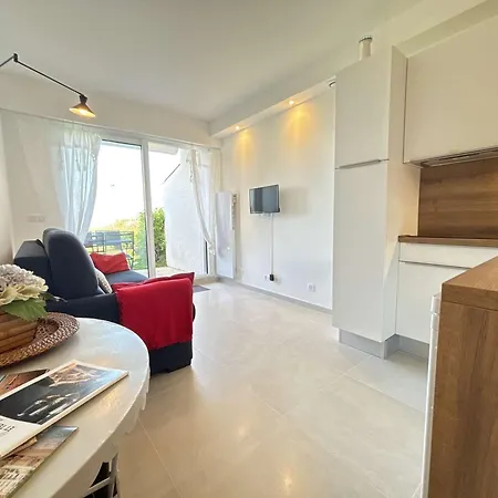 En Bord De A Royan, Parking, Tv, Equipe - Fr-1-494-67 Royan